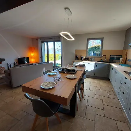 בית נופש Entre Et Montagne, Chaleureuse Maison 3 Pieces Avec Tres Belle Vue D'annecy. Terrasse, Jardin, Parking, Cheminee, Barbecue …. *