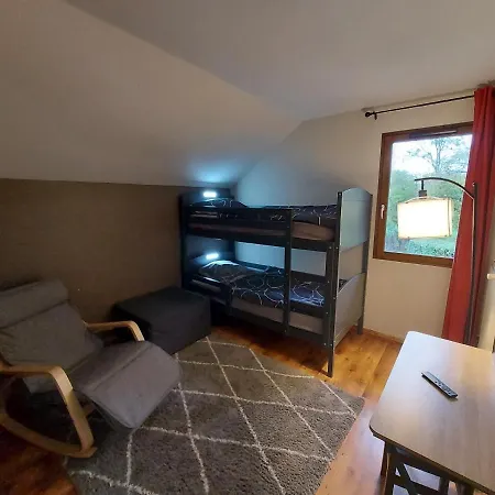 בית נופש Entre Et Montagne, Chaleureuse Maison 3 Pieces Avec Tres Belle Vue D'annecy. Terrasse, Jardin, Parking, Cheminee, Barbecue ….