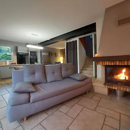 בית נופש Entre Et Montagne, Chaleureuse Maison 3 Pieces Avec Tres Belle Vue D'annecy. Terrasse, Jardin, Parking, Cheminee, Barbecue ….