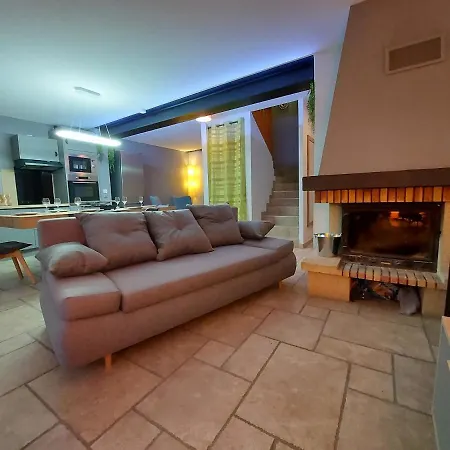 Holiday home D'annecy Chalet: Mountain View Retreat With Terrace And Garden Saint-Jorioz