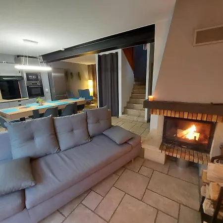 Holiday home D'annecy Chalet: Mountain View Retreat With Terrace And Garden Saint-Jorioz